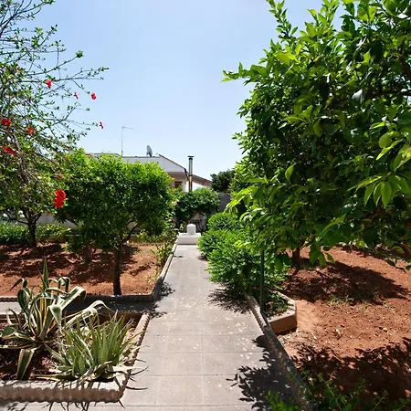 Maroby - Garden & Parking * Lecce