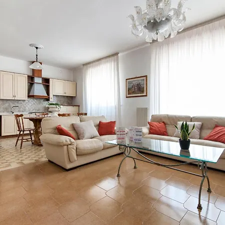 Maroby Garden & Parking - Selection * 레체