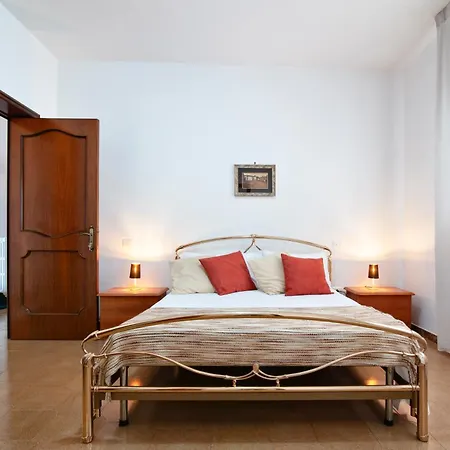Maroby - Garden & Parking Villa