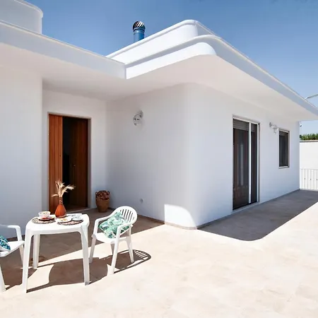 Maroby - Garden & Parking Villa *