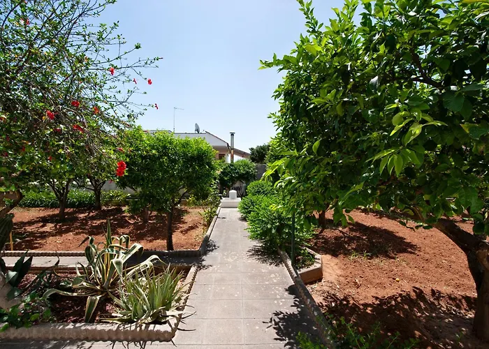 Maroby Garden & Parking - Selection * ليتشي