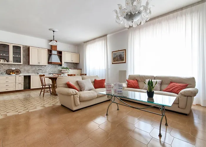 Maroby Garden & Parking - Selection * ليتشي